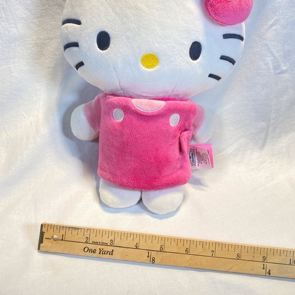 Hello Kitty stuffie and  it’s also a Book! EUC - Picture 8 of 9